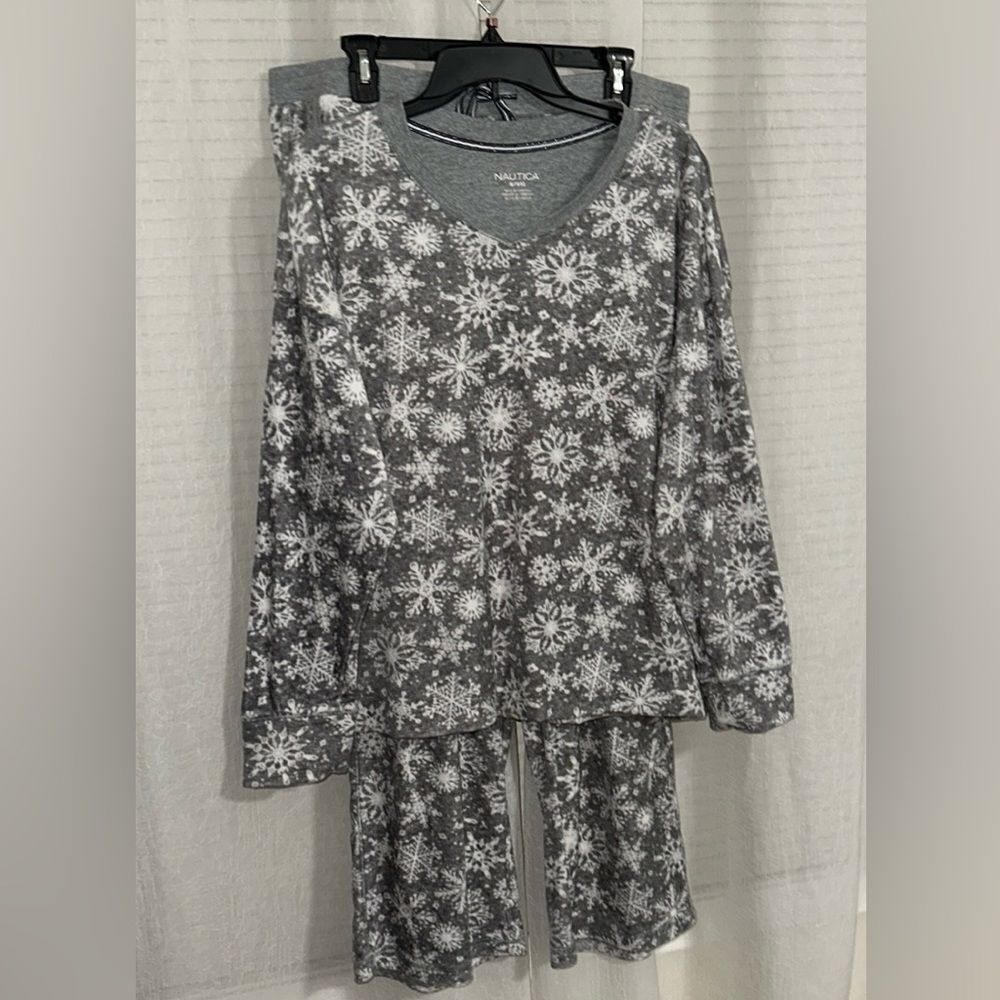 Nautica XL Silver Gray White Snowflake Fleece PJ  V-Neck Top Drawstring Pants
